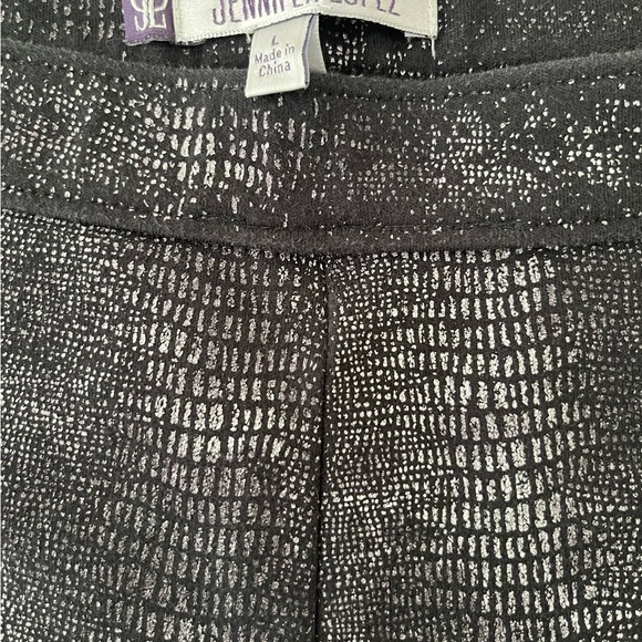 Leggings, Intricate Design - Picture 3 of 3